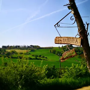 https://agriturismo-la-terra.it-tuscanyhotel.com